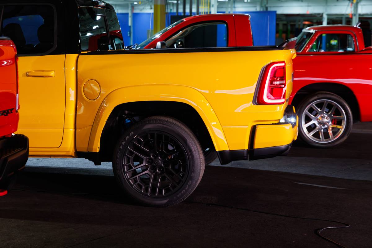 ram 1500 rumble bee srt 2027 08 exterior wheel scaled jpg