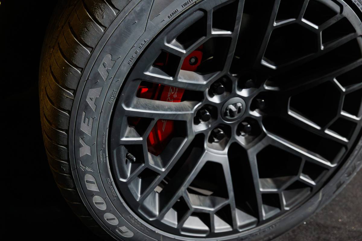 ram 1500 rumble bee srt 2027 11 exterior wheel scaled jpg