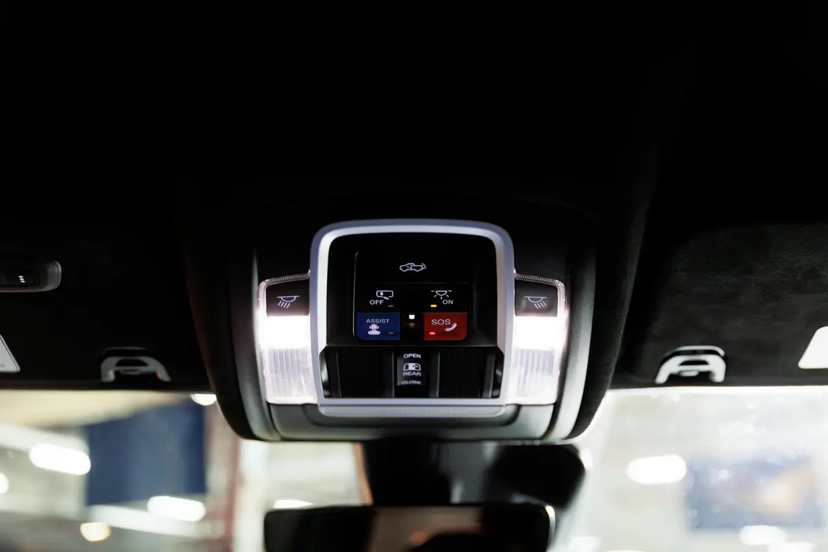 ram 1500 rumble bee srt 2027 26 interior overhead controls scaled jpg