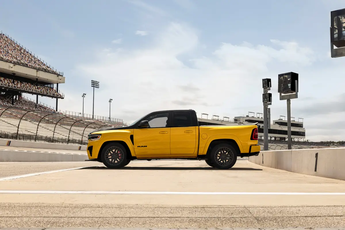 ram 1500 rumble bee srt 2027 exterior oem 51 jpg