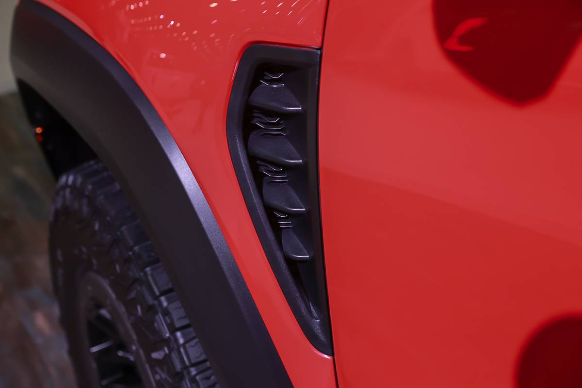 ram 1500 srt trx 2027 09 exterior profile vent jpg