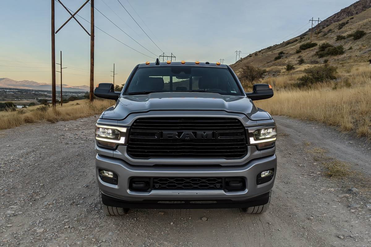 ram-2500-hd-2020-04-exterior-front-silver