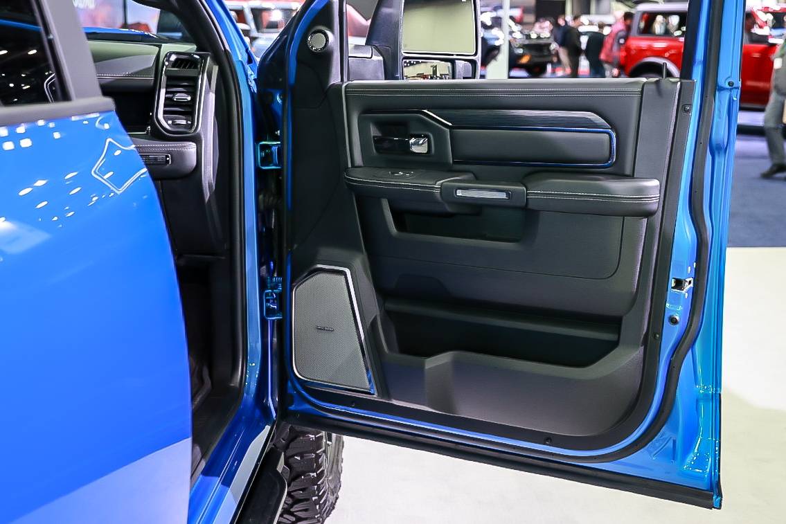 ram 2500 power wagon 2027 14 interior door jpg