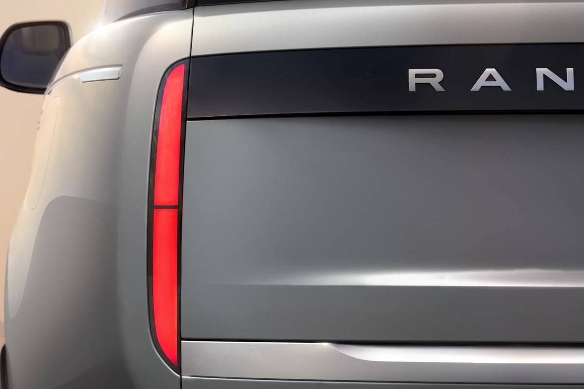 Is the 2022 Land Rover Range Rover a Good Luxury SUV? 6 Things We Like, 3  We Don't