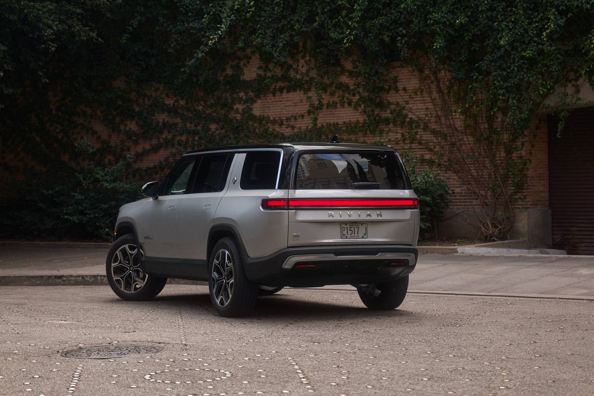 rivian r1s 2027 exterior oem 09 scaled jpg