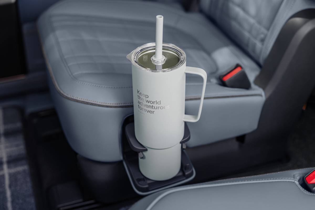 rivian r1s 2027 interior oem 03 scaled jpg