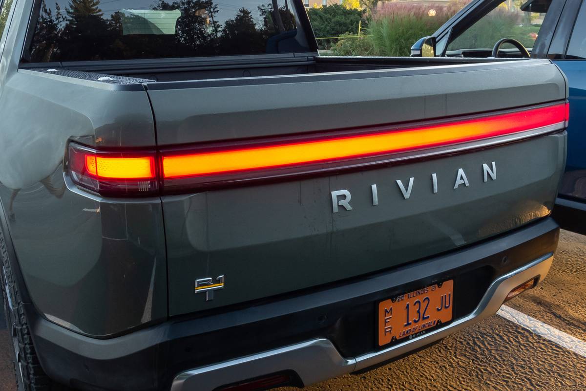 rivian-r1t-07-badge-exterior-rear-angle-truck
