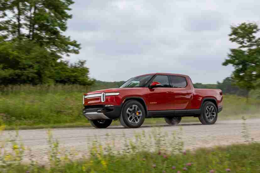 rivian-r1t-2023-01-exterior-dynamic-front-angle