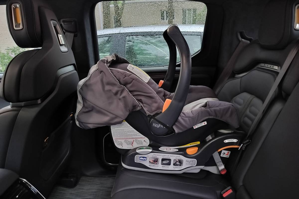 Read more about the article How do car seats fit in a 2024 Rivian R1T?