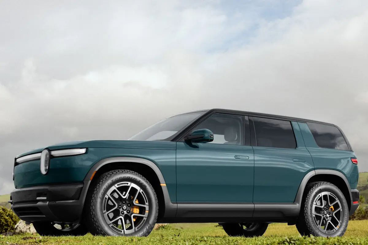 rivian-r2-2027-exterior-oem-11