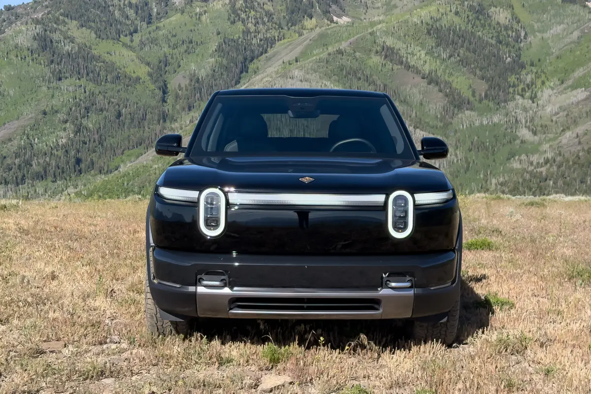 rivian r2 performance launch edition 2027 02 exterior front scaled jpg