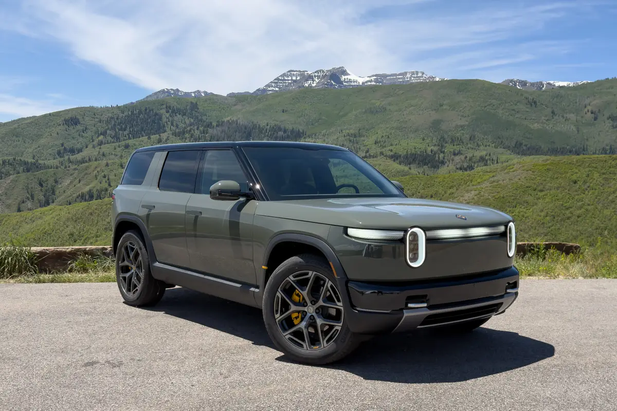 rivian r2 performance launch edition 2027 07 exterior front angle scaled jpg