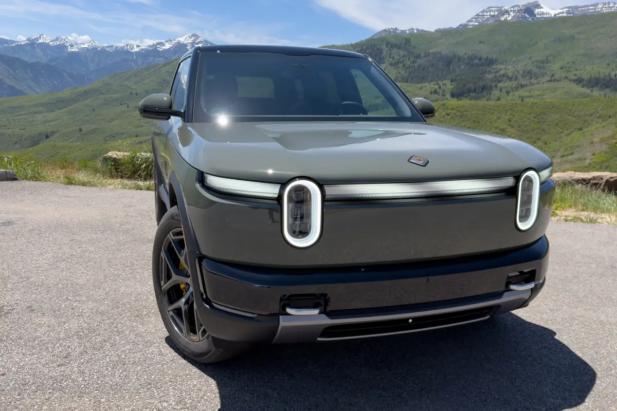rivian r2 performance launch edition 2027 08 exterior front scaled jpg
