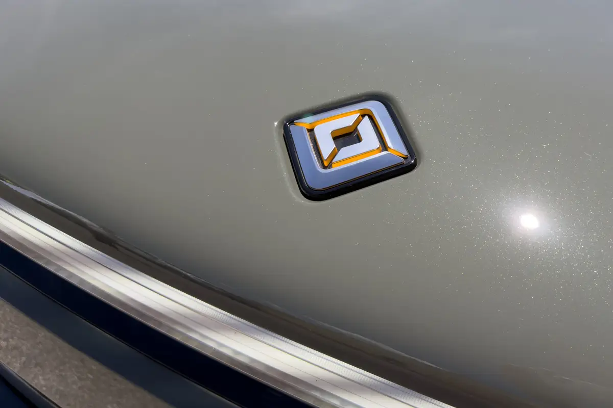 rivian r2 performance launch edition 2027 10 exterior front badge scaled jpg