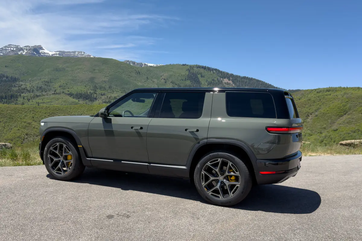rivian r2 performance launch edition 2027 12 exterior profile scaled jpg