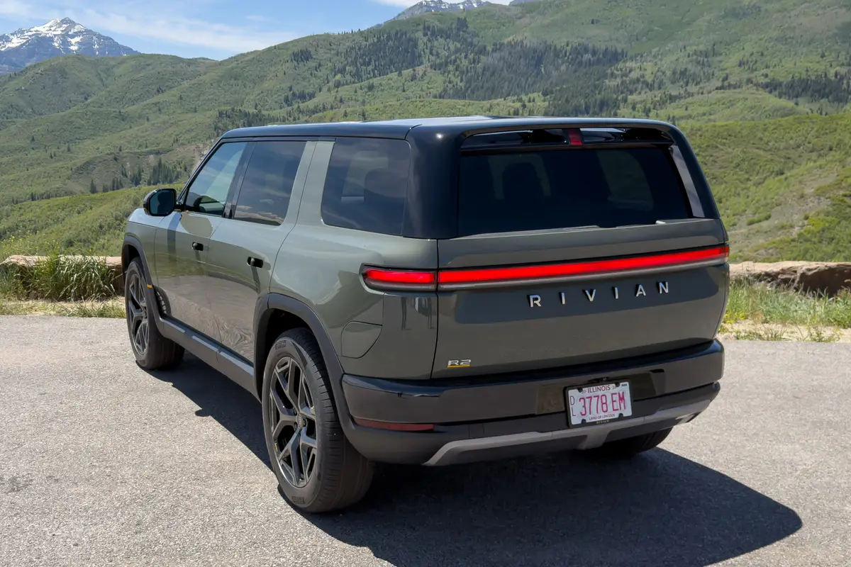 rivian r2 performance launch edition 2027 15 exterior rear scaled jpg
