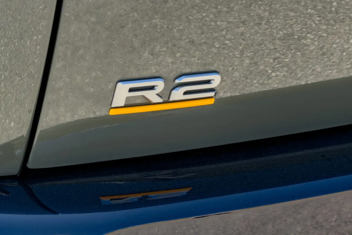 rivian r2 performance launch edition 2027 17 exterior rear badge scaled jpg
