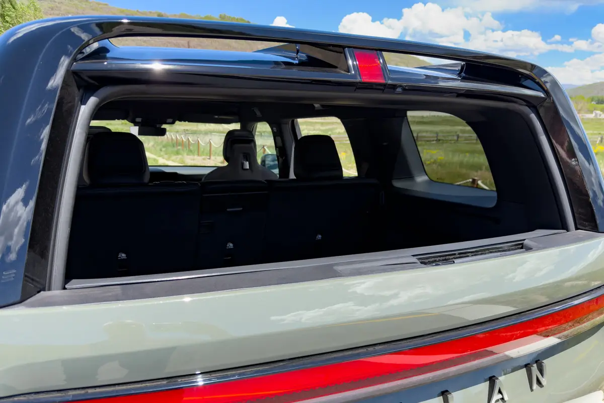 rivian r2 performance launch edition 2027 19 exterior rear scaled jpg