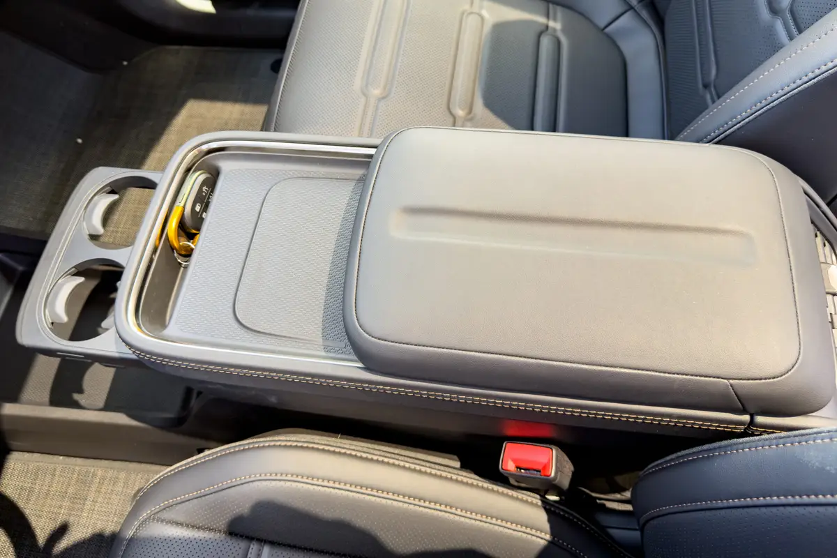 rivian r2 performance launch edition 2027 29 interior center console scaled jpg