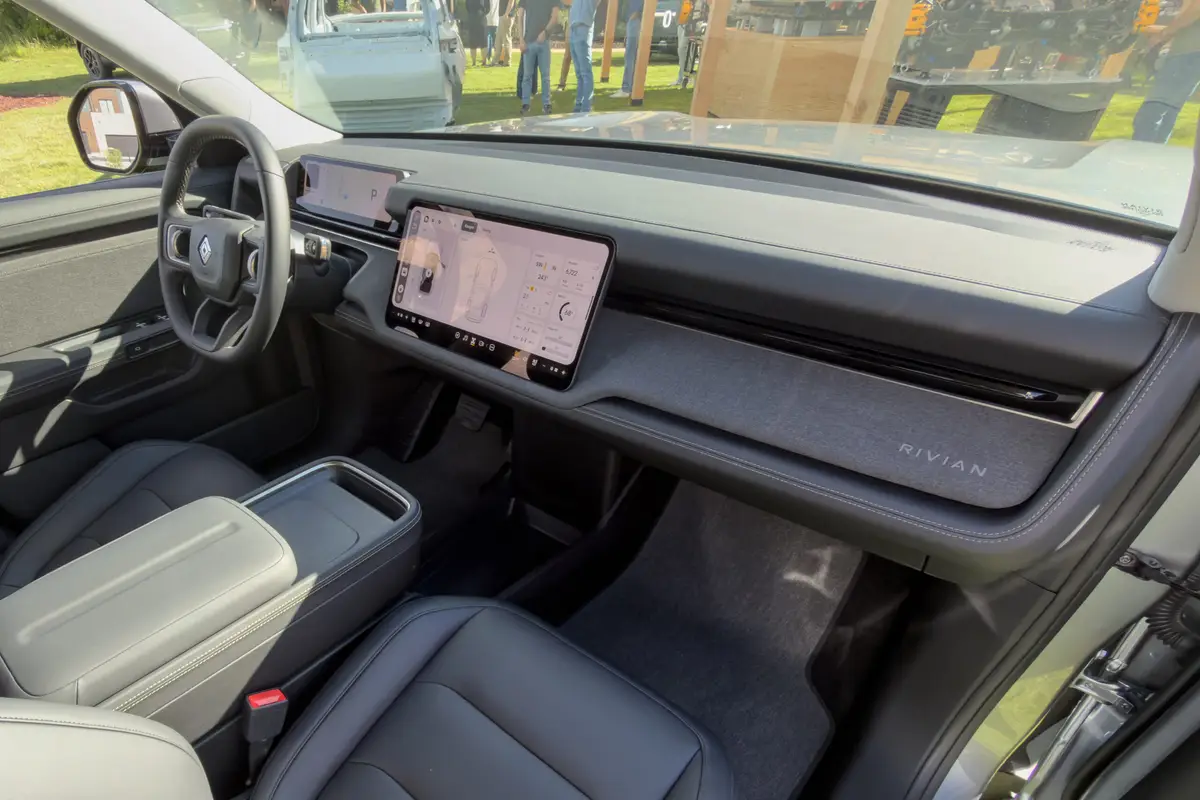 rivian r2 standard 2027 38 interior front row scaled jpg