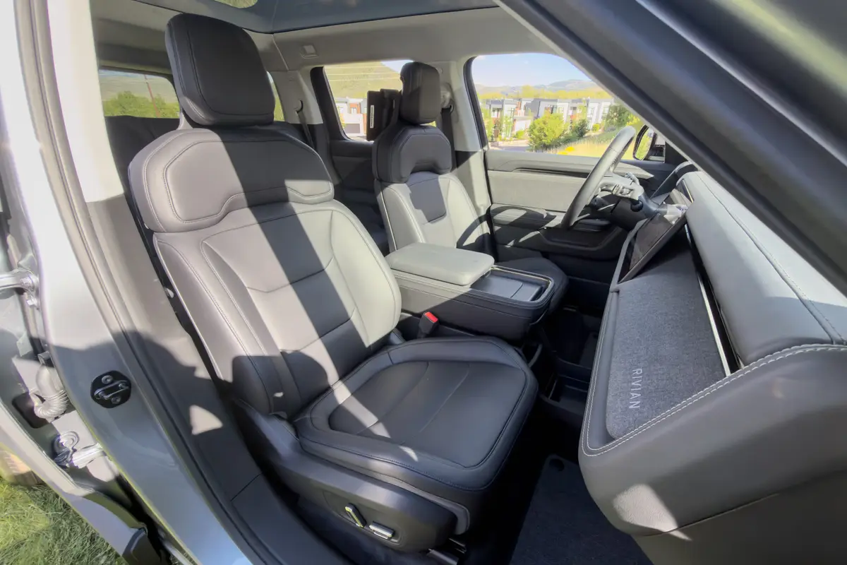 rivian r2 standard 2027 39 interior front row seat scaled jpg