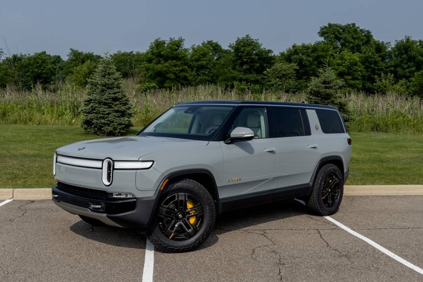 2023 Rivian R1S Specs, Price, MPG & Reviews | Cars.com