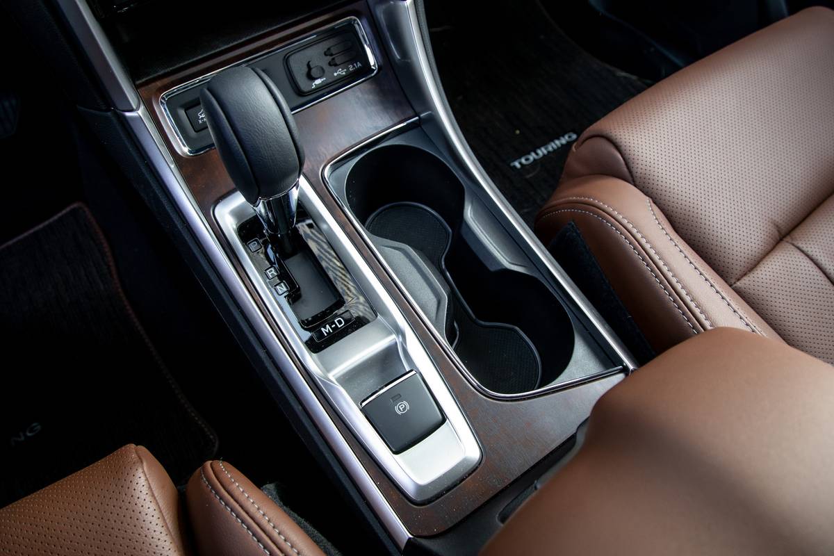 subaru ascent touring awd 2020 22 center console interior jpg