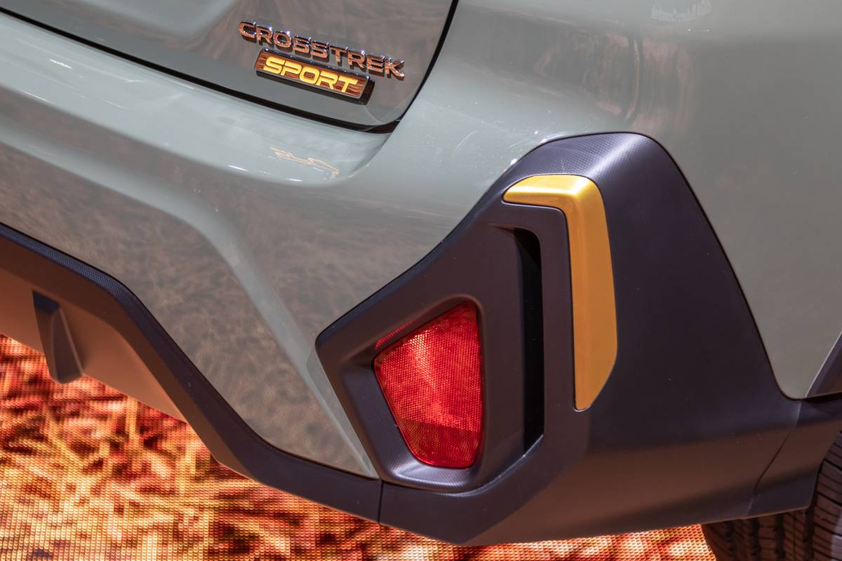 subaru crosstrek 2024 15 exterior rear detail jpg