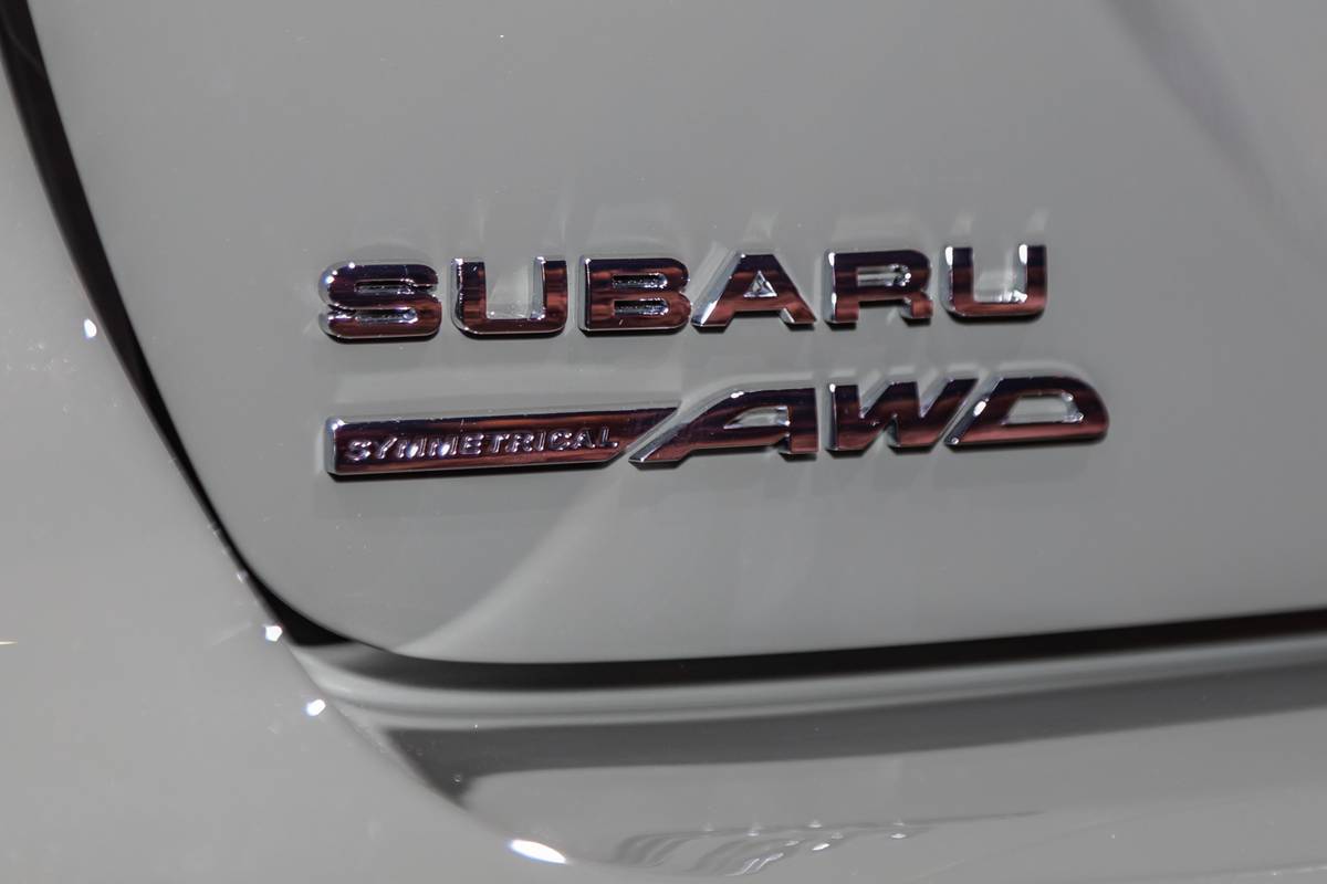 subaru crosstrek 2024 16 exterior rear badge jpg