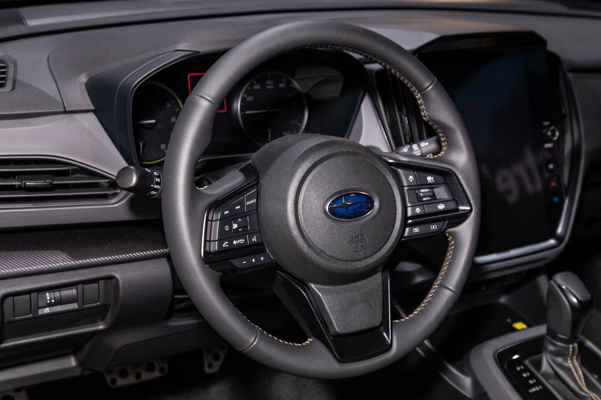 subaru crosstrek 2024 23 interior steering wheel jpg