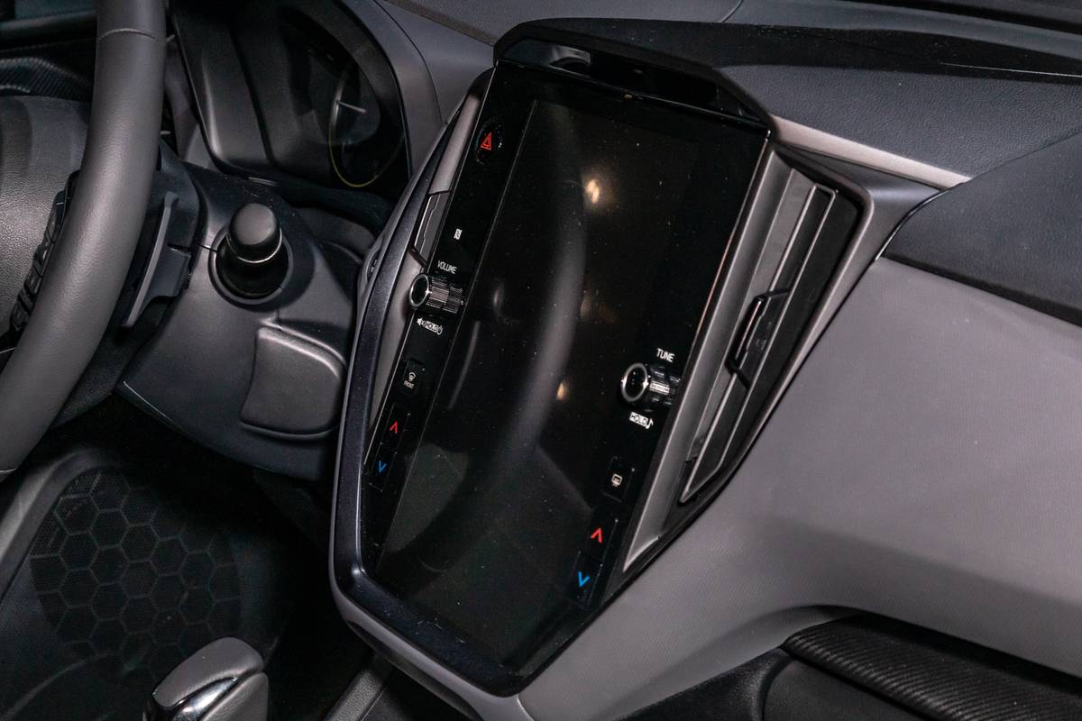 subaru crosstrek 2024 26 interior center stack display jpg
