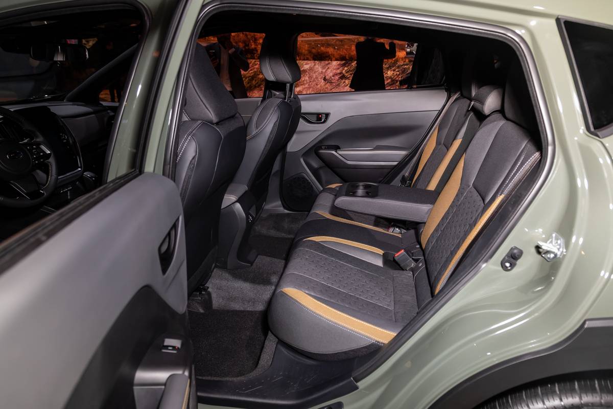 subaru crosstrek 2024 27 interior backseat jpg