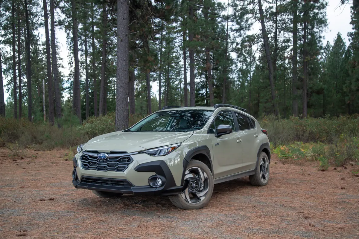 subaru crosstrek hybrid 2026 01 exterior front angle green scaled jpg