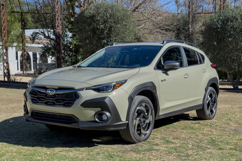 subaru-crosstrek-hybrid-2026-01-exterior-front-angle