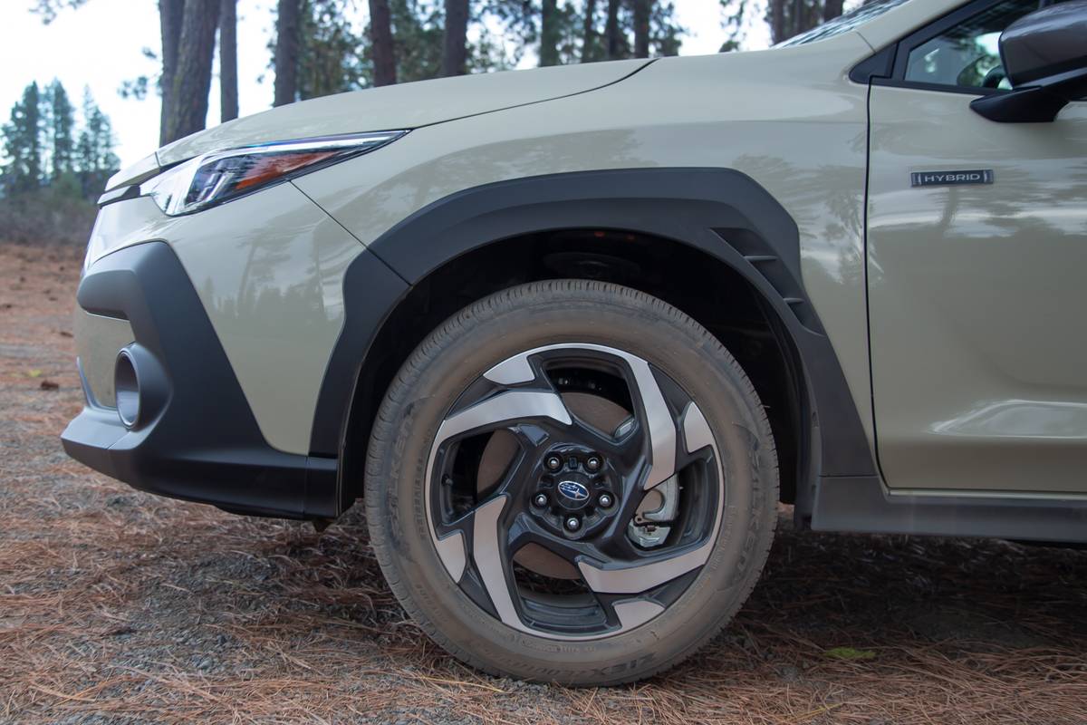 subaru crosstrek hybrid 2026 06 exterior wheel green jpg