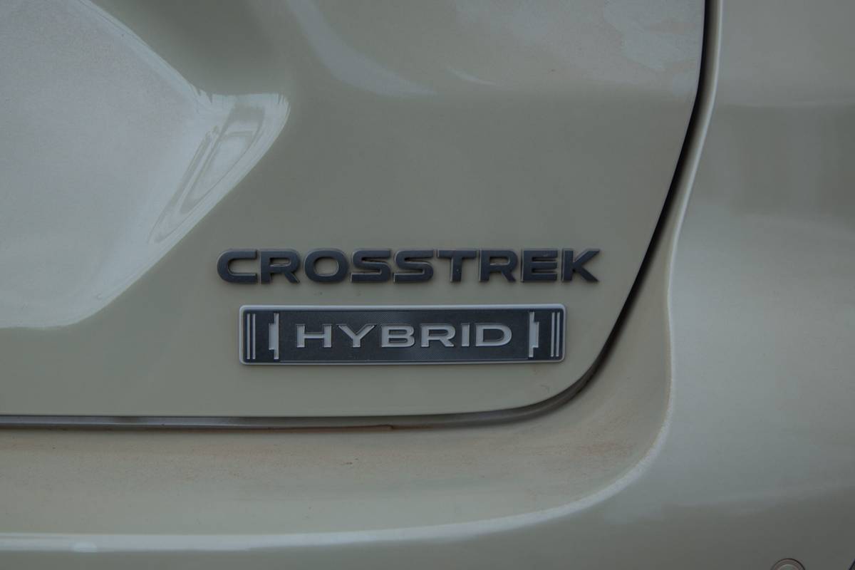 subaru crosstrek hybrid 2026 10 exterior rear badge green scaled jpg