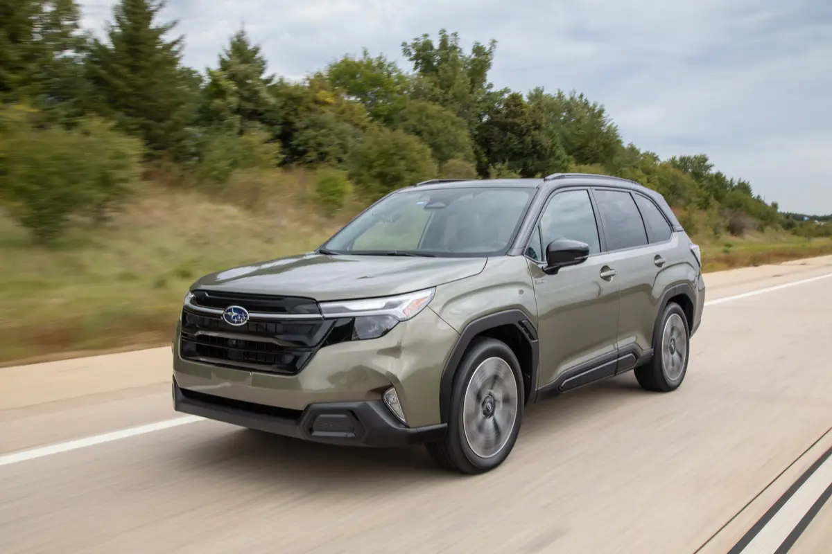 subaru forester hybrid 2025 01 exterior dynamic front angle scaled jpg