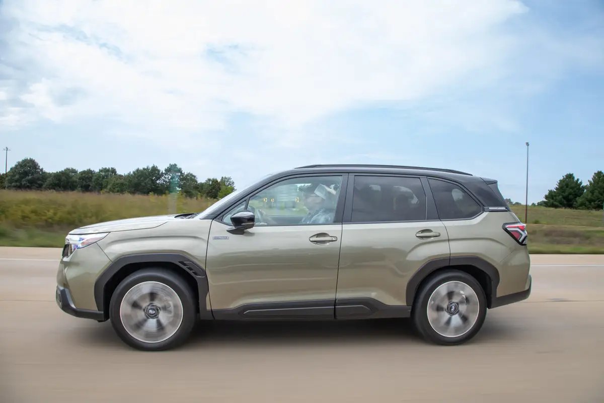 subaru forester hybrid 2025 02 exterior dynamic profile scaled jpg