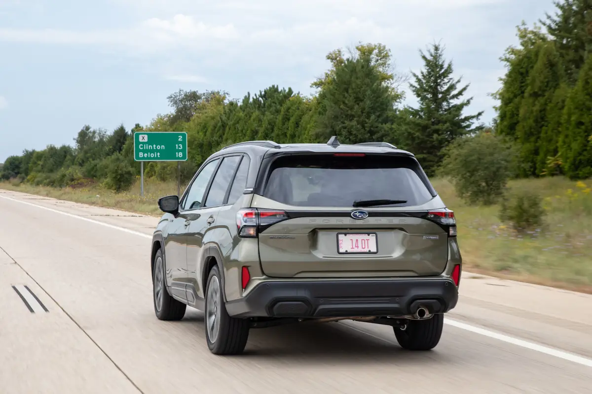 subaru forester hybrid 2025 03 exterior dynamic rear angle scaled jpg