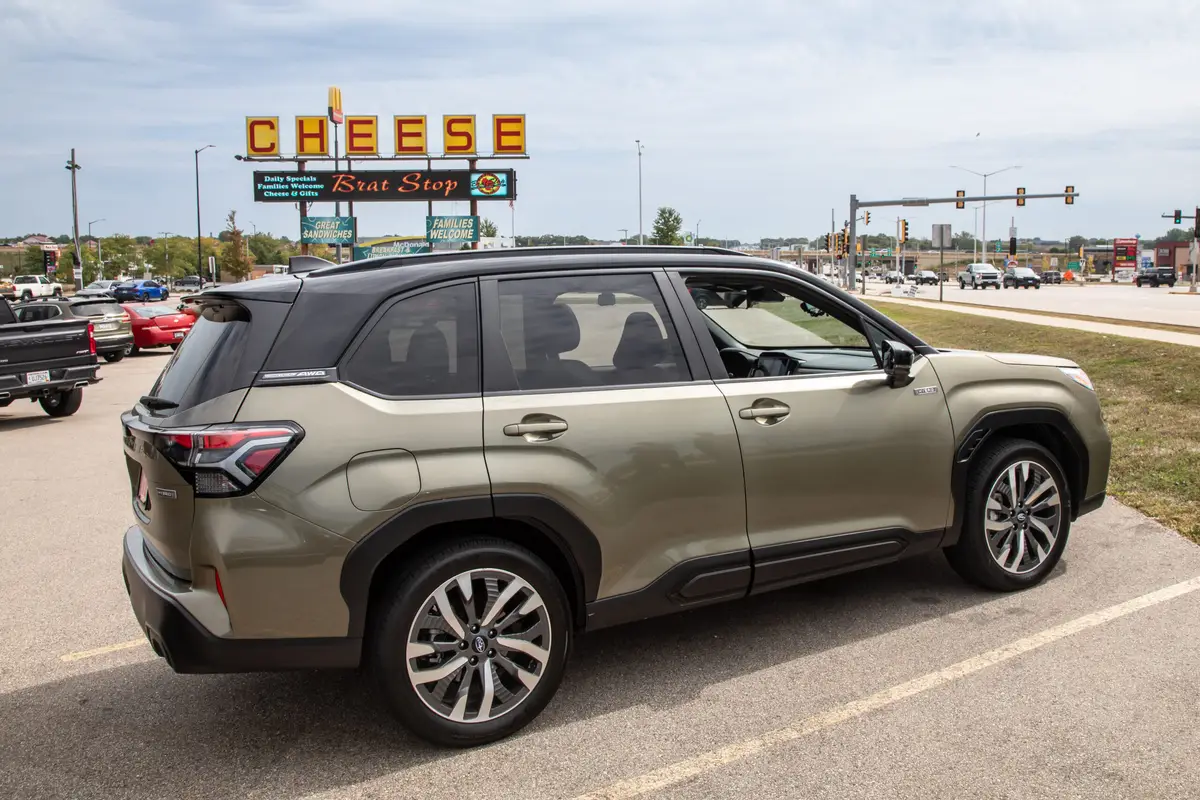 subaru forester hybrid 2025 09 exterior rear angle scaled jpg
