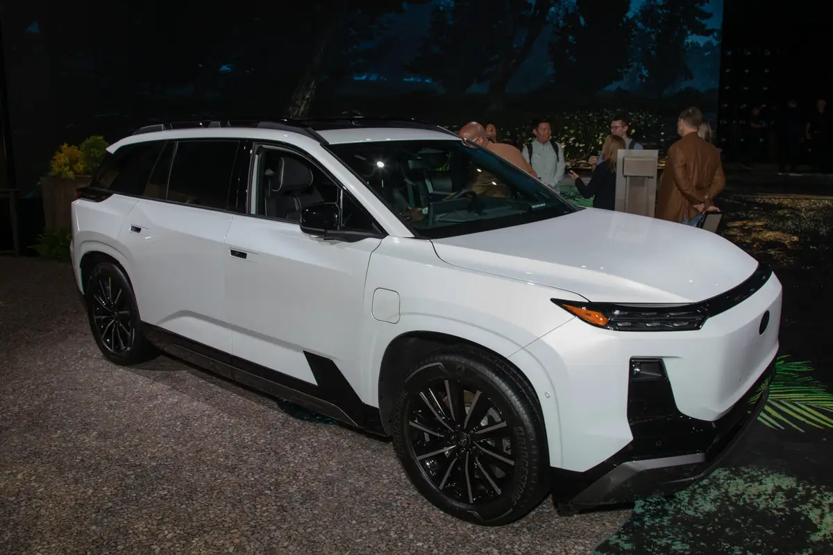 subaru getaway 2027 01 exterior front angle jpg