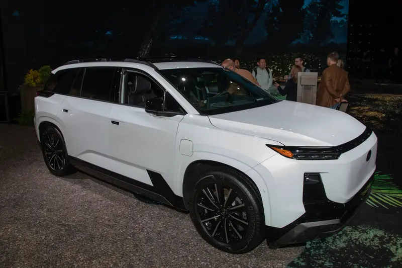 subaru-getaway-2027-01-exterior-front-angle