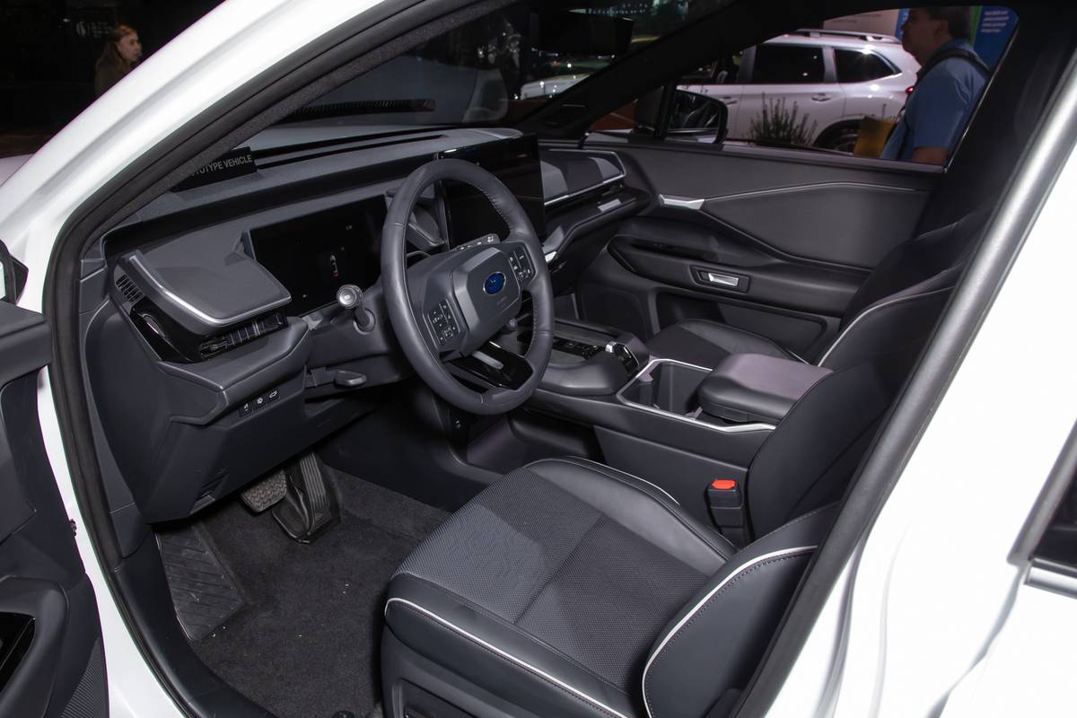 subaru getaway 2027 11 interior front row jpg