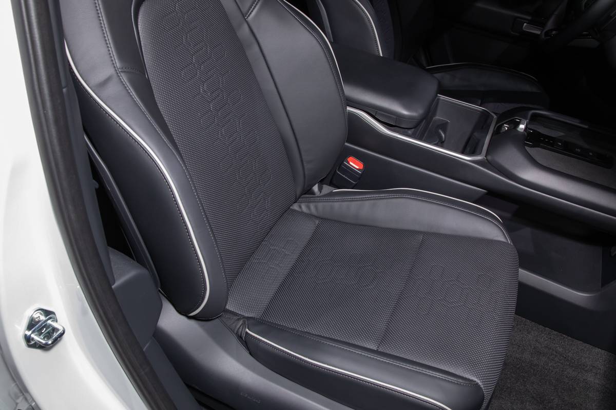 subaru getaway 2027 13 interior front row seat jpg