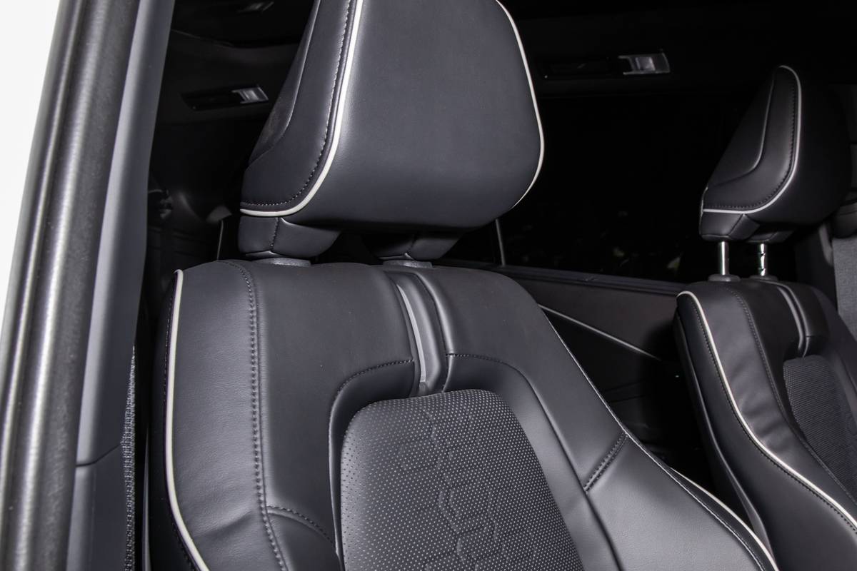 subaru getaway 2027 14 interior front row seat jpg