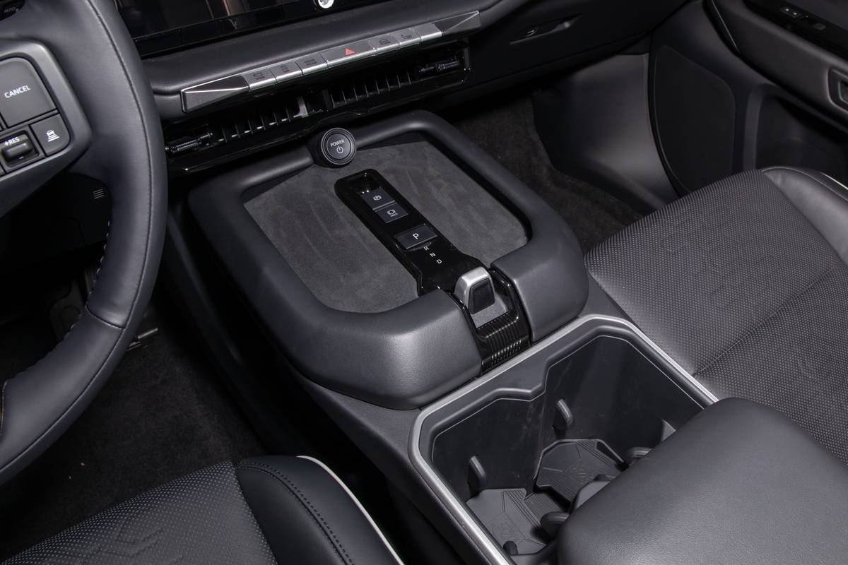 subaru getaway 2027 16 interior gearshift jpg