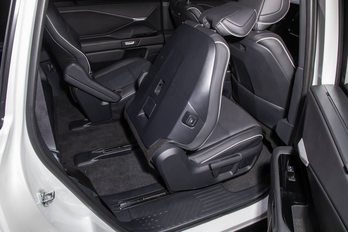 subaru getaway 2027 23 interior third row jpg