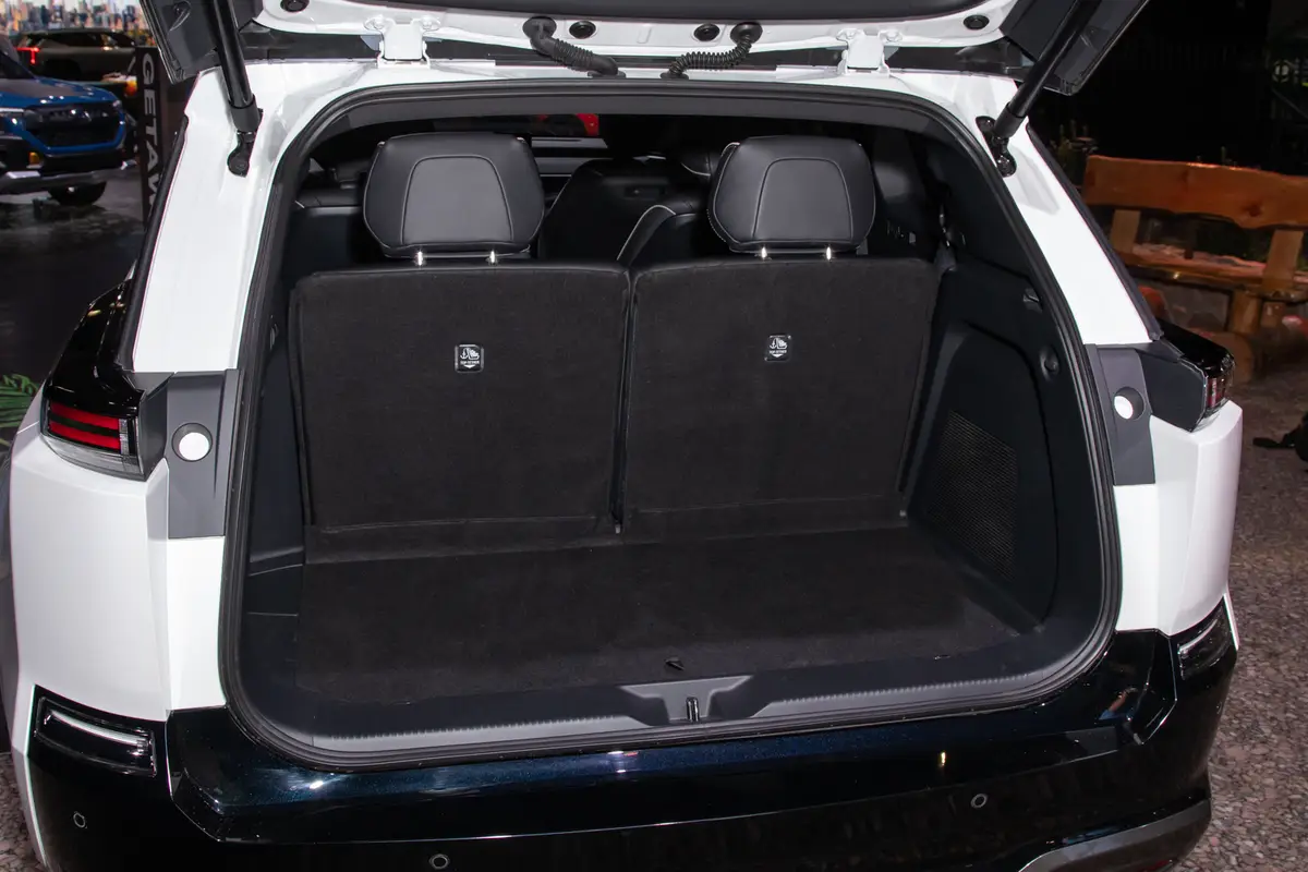 subaru getaway 2027 25 interior cargo jpg