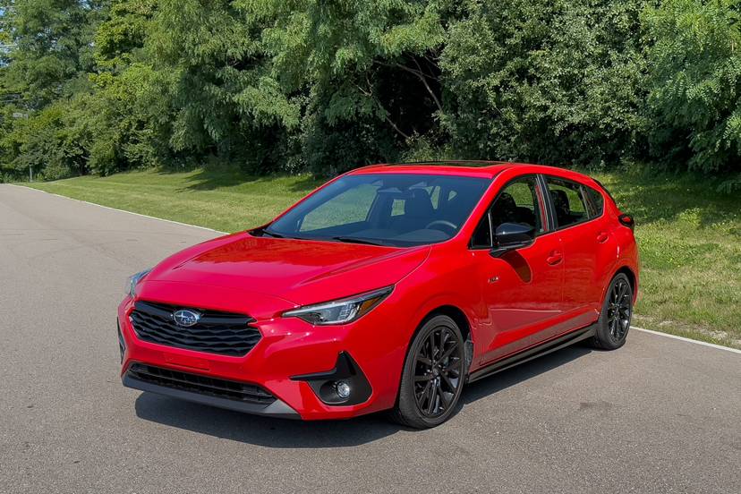 subaru-impreza-rs-2025-01-exterior-front-angle
