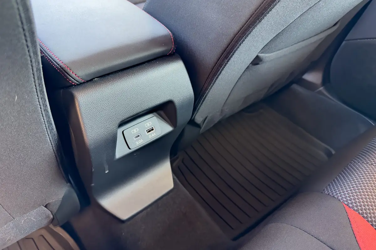subaru impreza rs 2025 27 interior backseat usb scaled jpg